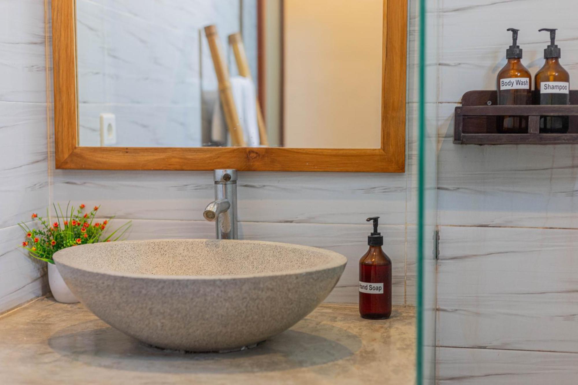 Frangipani House And Spa By Ecommerceloka Canggu Екстериор снимка