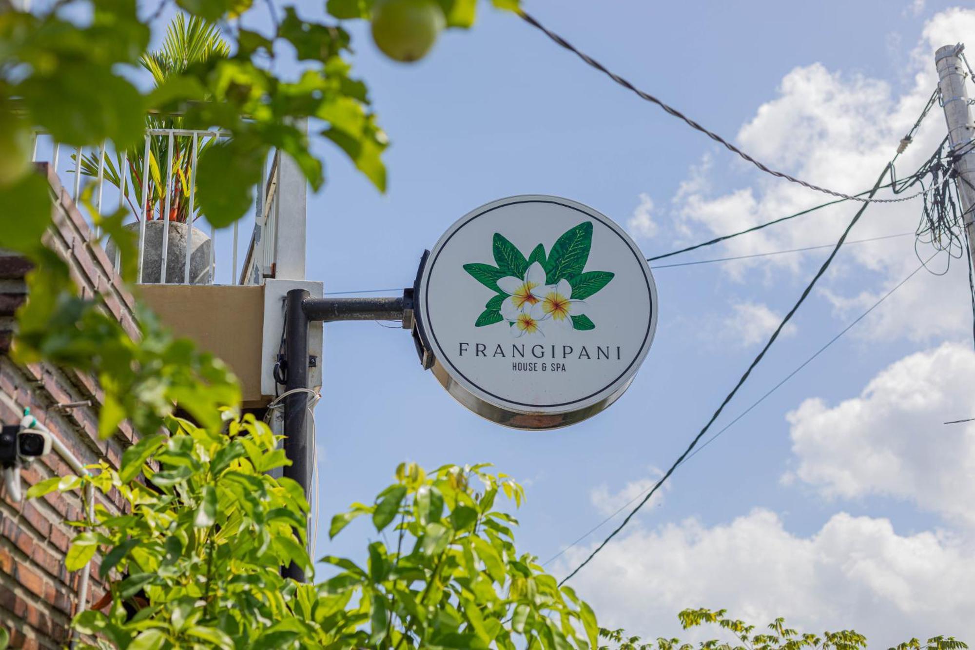 Frangipani House And Spa By Ecommerceloka Canggu Екстериор снимка