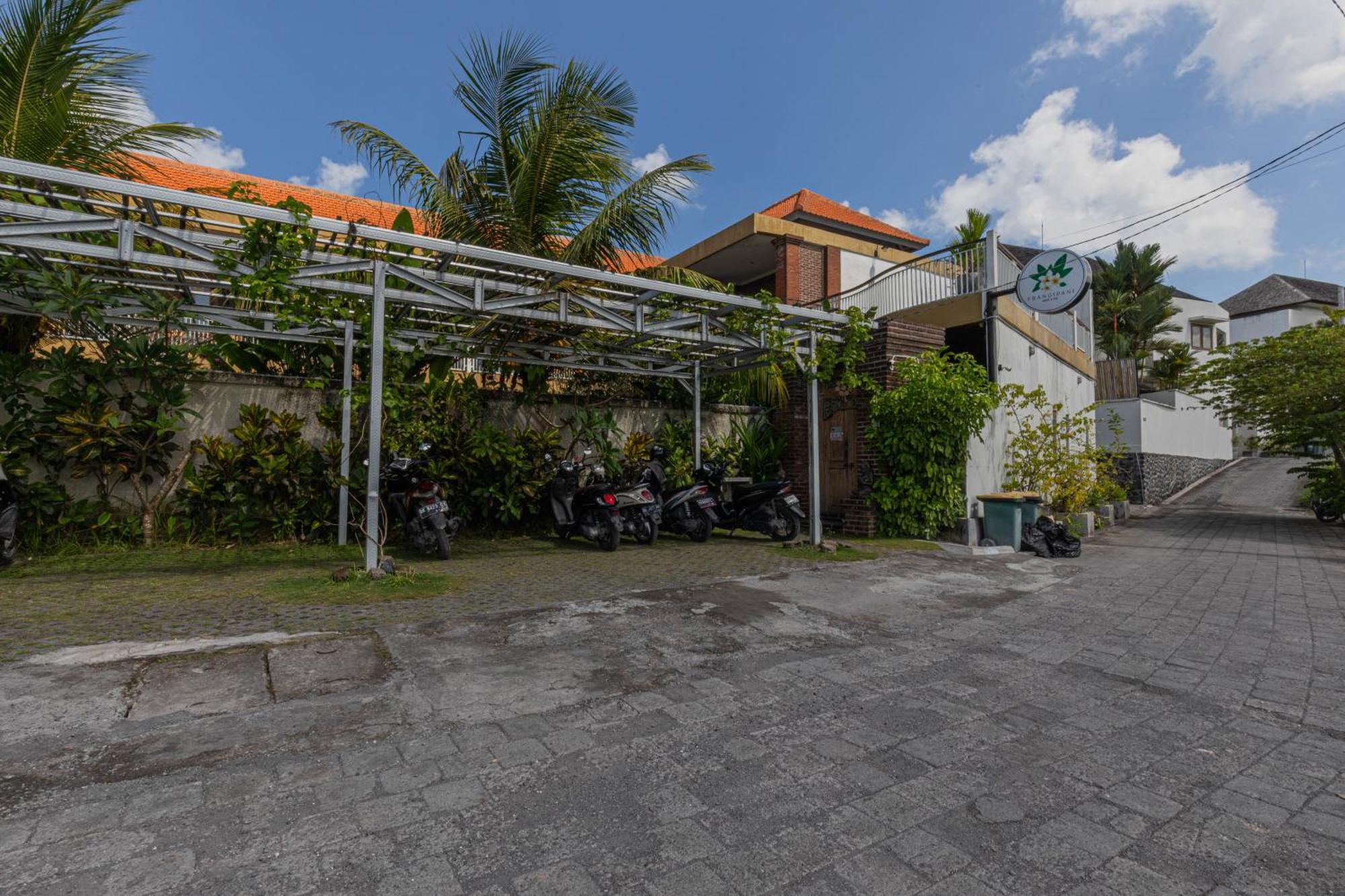 Frangipani House And Spa By Ecommerceloka Canggu Екстериор снимка